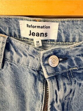 Reformation Val 90s Mid-Rise Straight Jeans in Light Denim